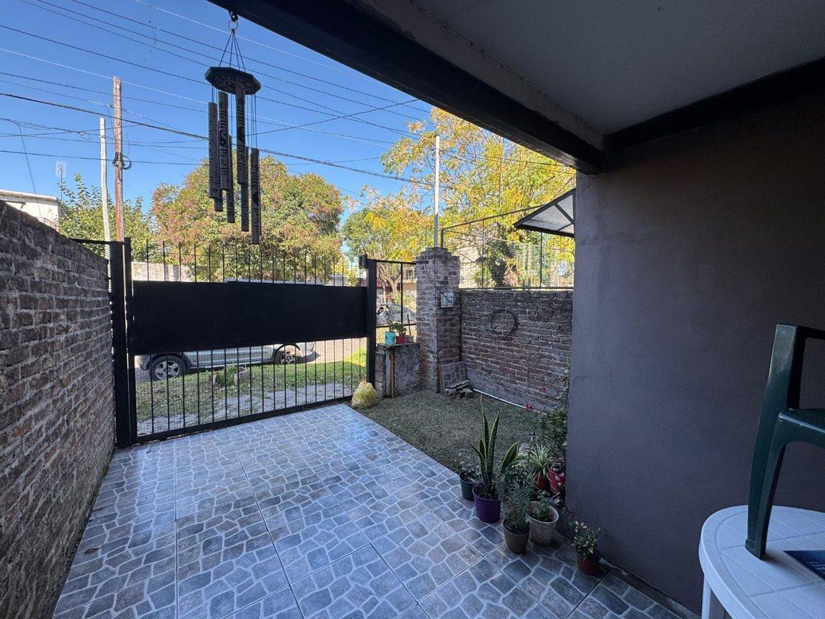 Foto de VENTA CASA DUPLEX HURLINGHAM OPORTUNIDAD, imagen 3