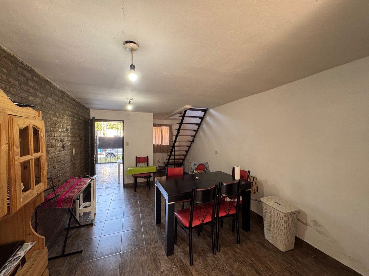 Foto de VENTA CASA DUPLEX HURLINGHAM OPORTUNIDAD, imagen 2