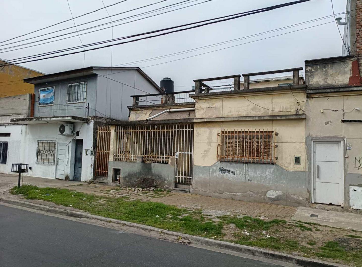 Foto de Casa 3 amb a reciclar con depto 2 amb - Caseros, imagen 3