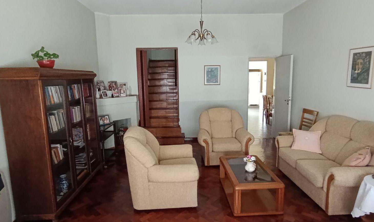 Foto de VENTA CASA 4 AMB CON PILETA EN LOTE PROPIO, imagen 5