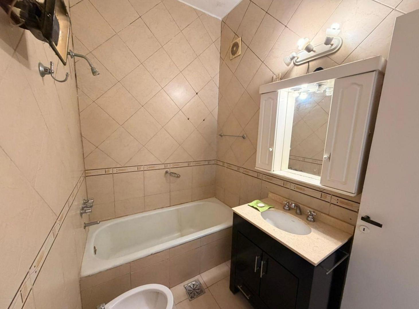 Foto de VENTA CASA 5 AMBIENTES CON LOCAL LOMAS DE ZAMORA, imagen 4