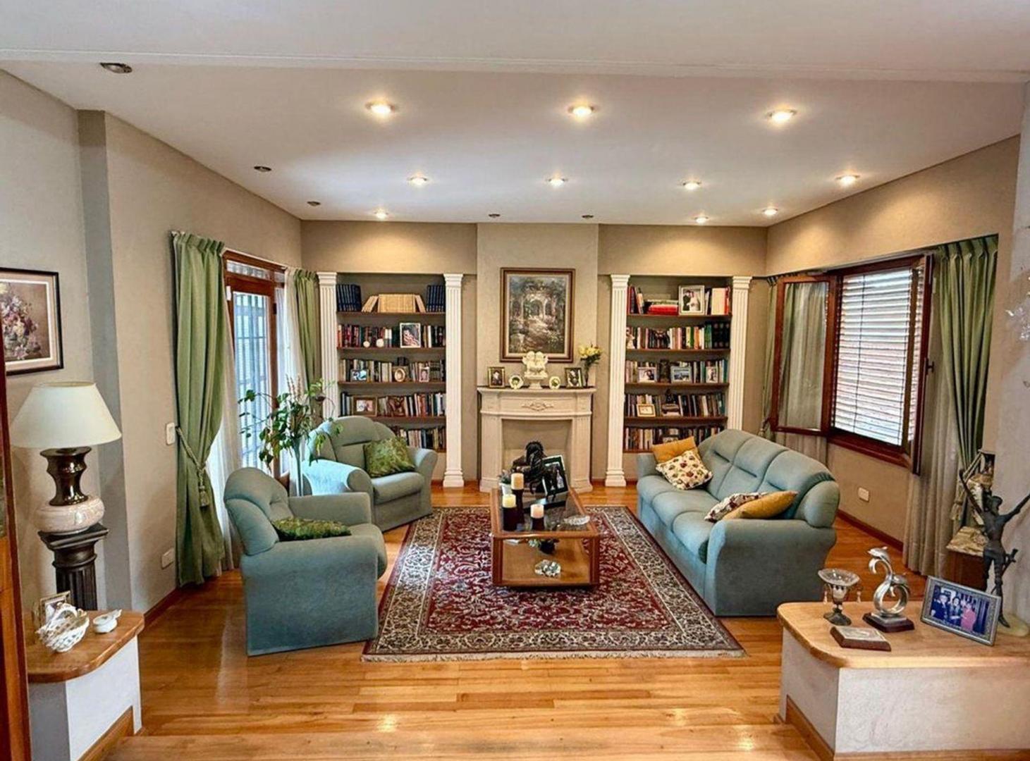 Foto de VENTA CASA 6 AMBIENTES JARDIN GARAGE V LUZURIAGA, imagen 2