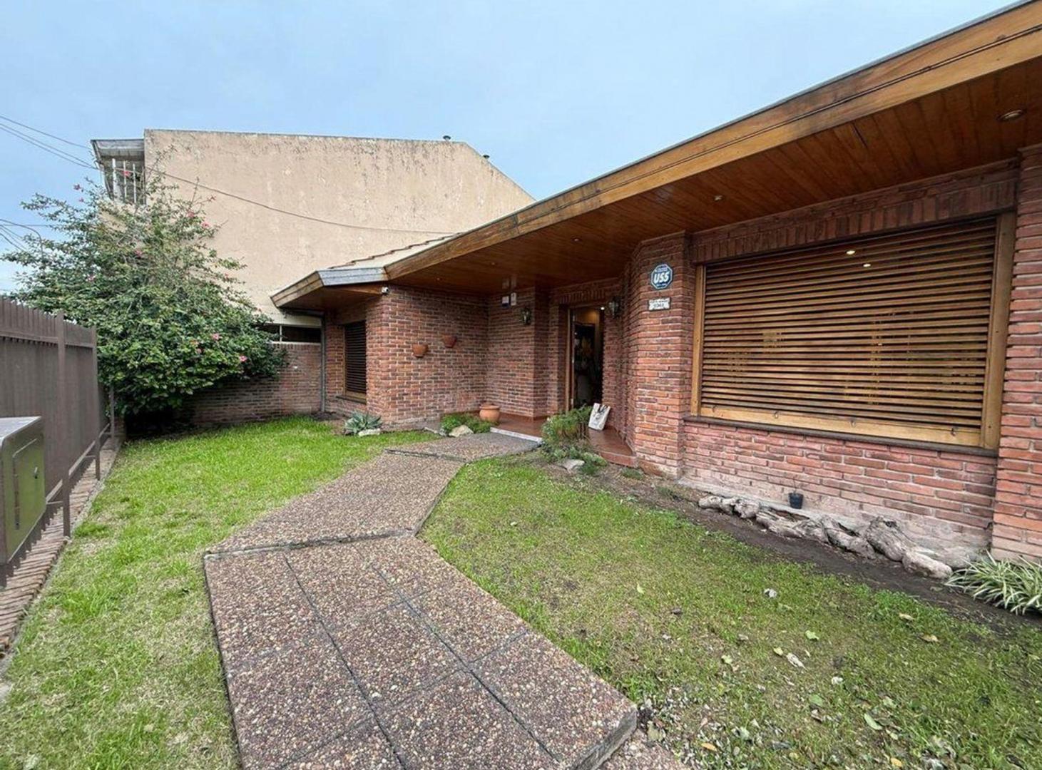 Foto de VENTA CASA 6 AMBIENTES JARDIN GARAGE V LUZURIAGA, imagen 1