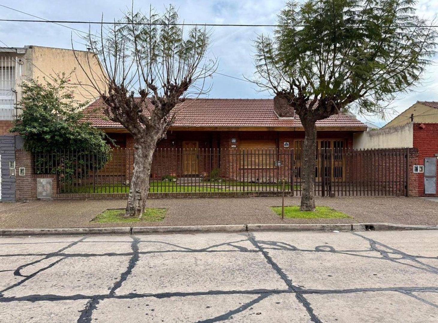 Foto de VENTA CASA 6 AMBIENTES JARDIN GARAGE V LUZURIAGA, imagen 4