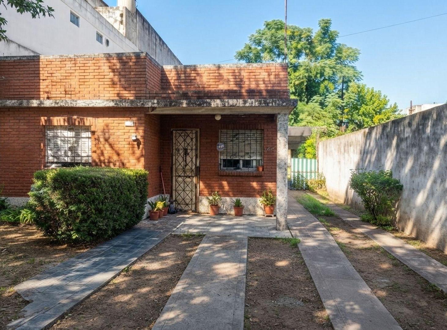 Foto de Casa 3 Amb Lote 500m2 Fondo Y Quincho Villa Tesei, imagen 1