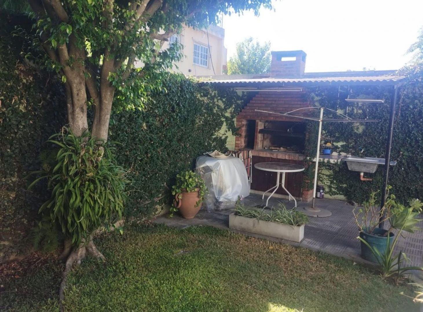 Foto de VENTA CASA 3AMB C/COCHERA MUY BUEN ESTADO APTO CRE, imagen 2