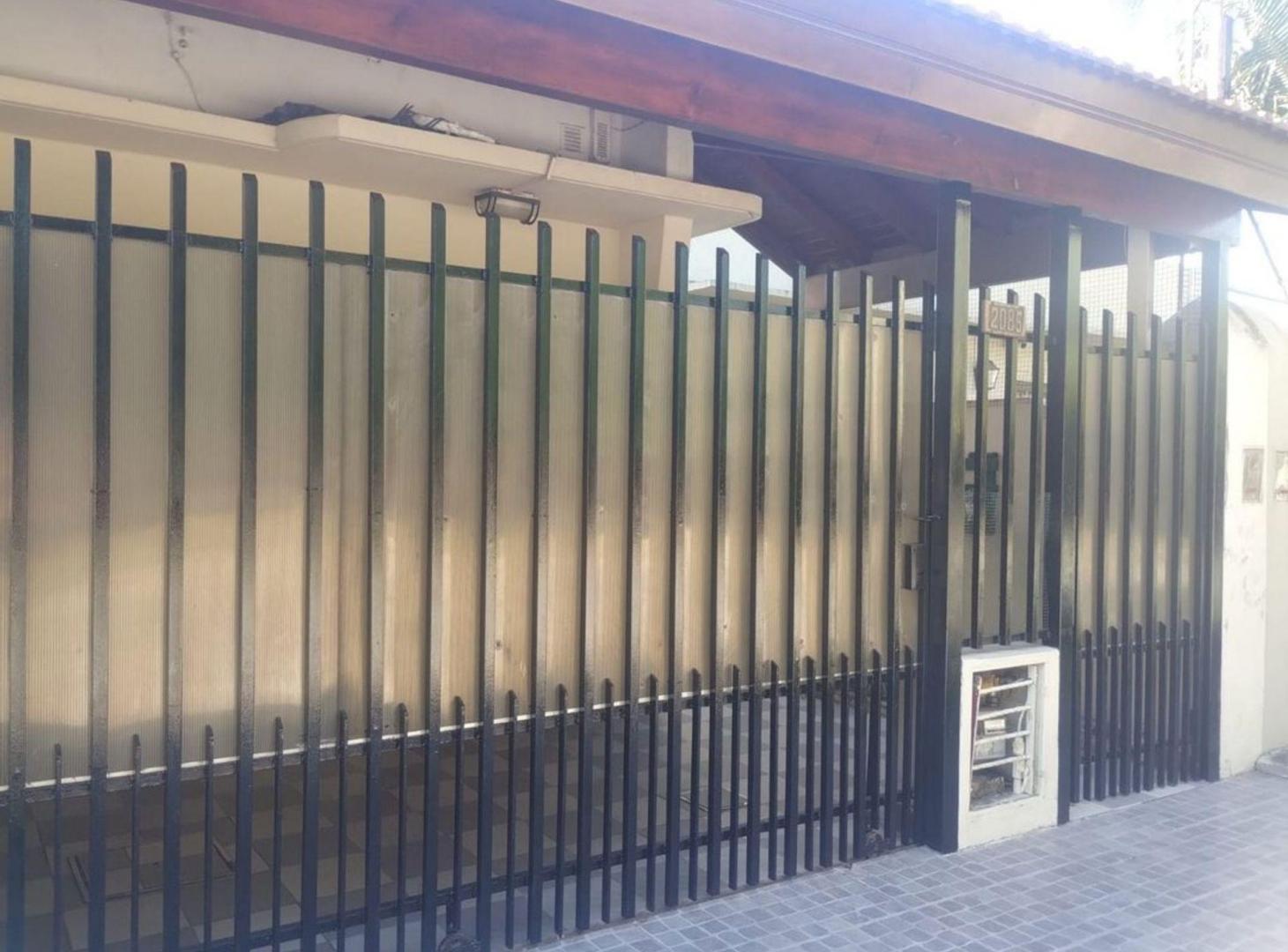 Foto de VENTA CASA 3AMB C/COCHERA MUY BUEN ESTADO APTO CRE, imagen 1