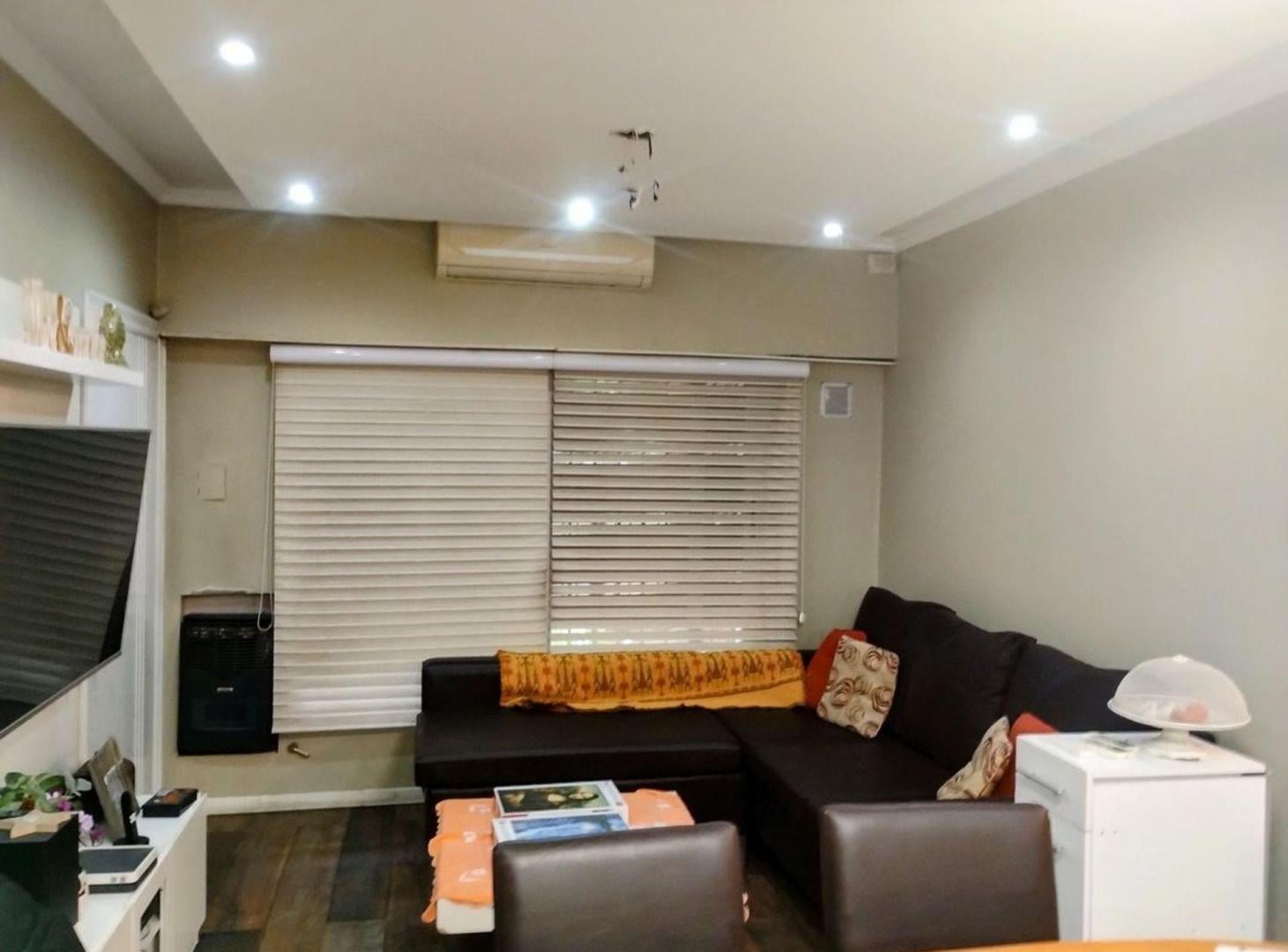 Foto de VENTA CASA 4AMB GARAGE APTO CREDITO, imagen 1
