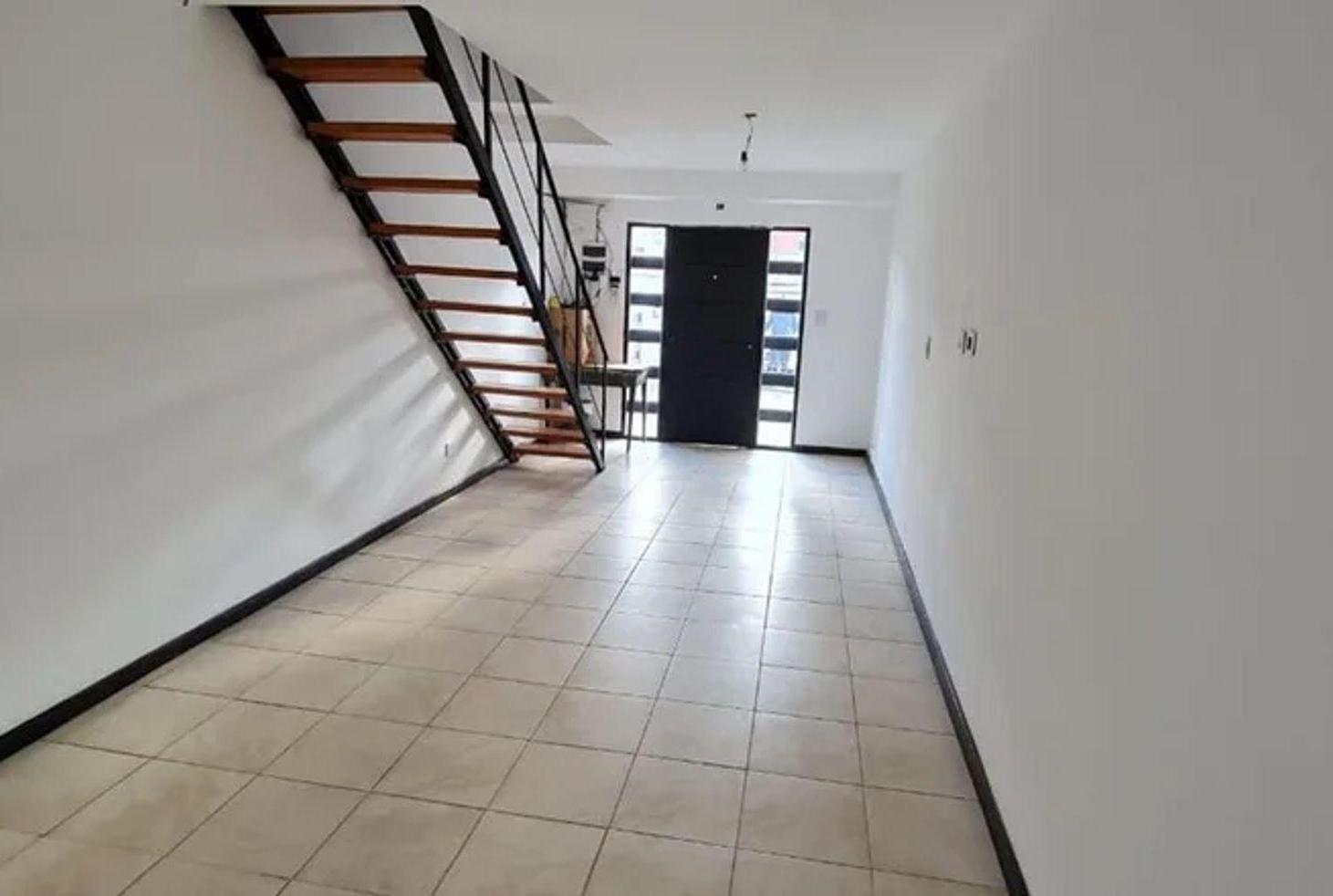 Foto de VENTA DÚPLEX / DEPARTAMENTO 3 AMB - HURLINGHAM, imagen 1