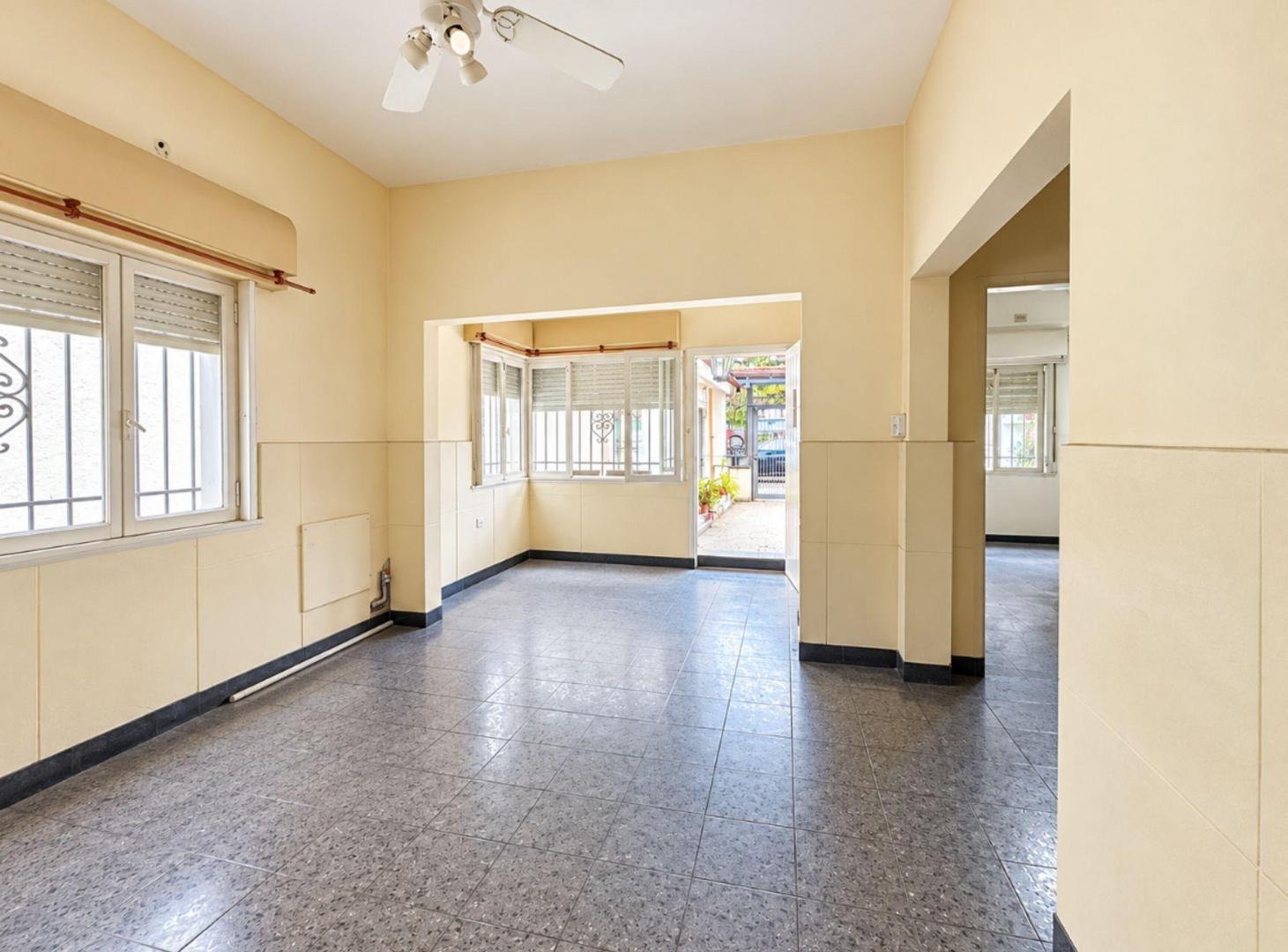 Foto de CASA AMERICANA EN VENTA CASTELAR PARQUE QUINCHO, imagen 4