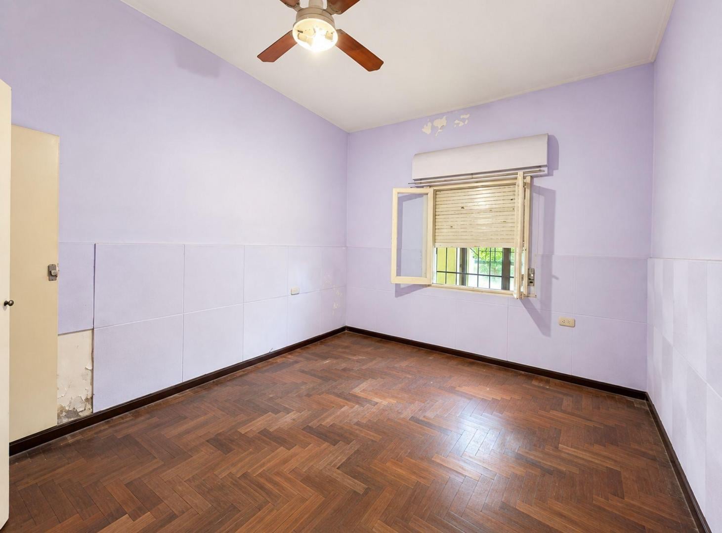 Foto de CASA AMERICANA EN VENTA CASTELAR PARQUE QUINCHO, imagen 2