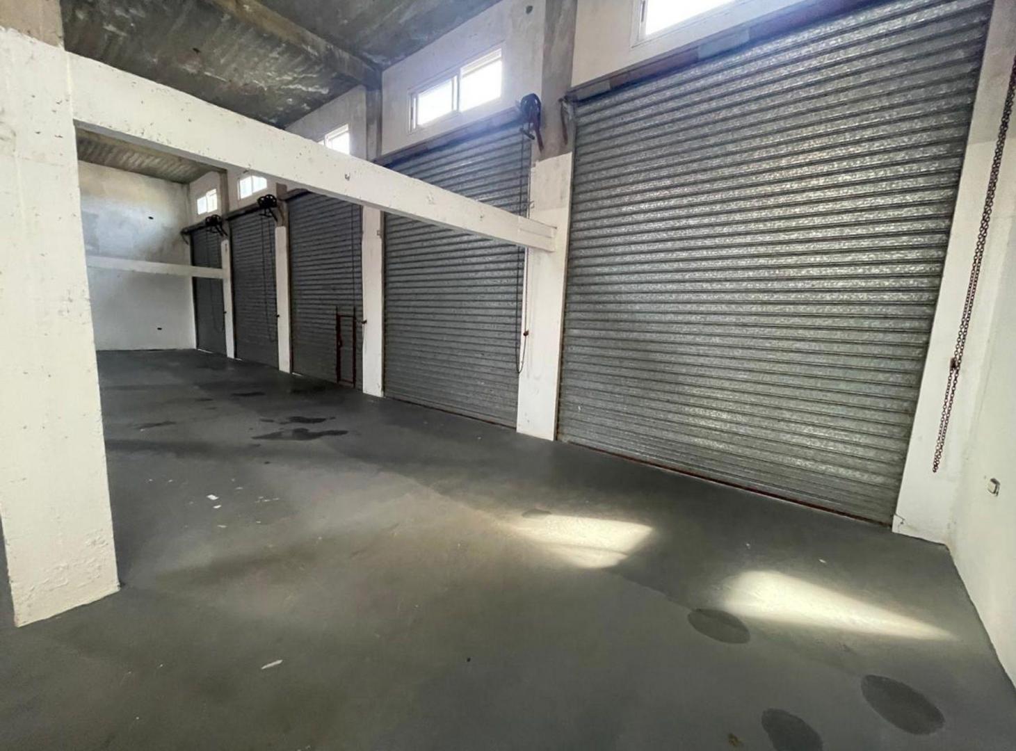 Foto de GALPÓN/ LOCALES + DPTO EN VENTA | ITUZAINGÓ, imagen 5