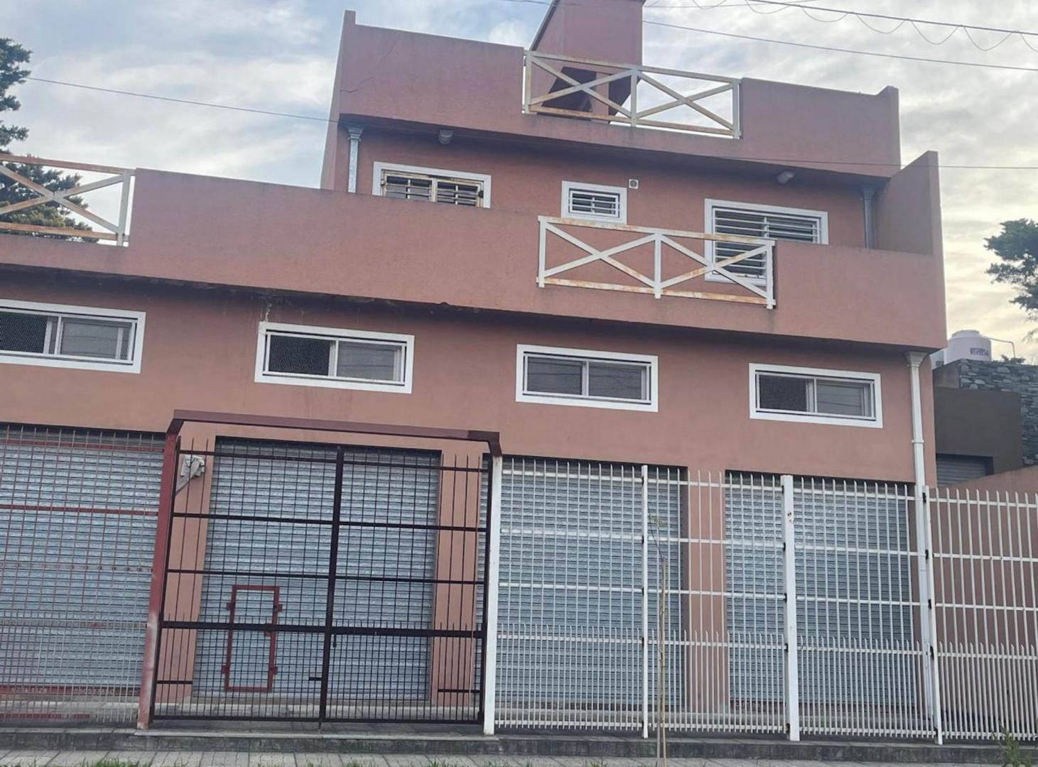 Foto de GALPÓN/ LOCALES + DPTO EN VENTA | ITUZAINGÓ, imagen 1