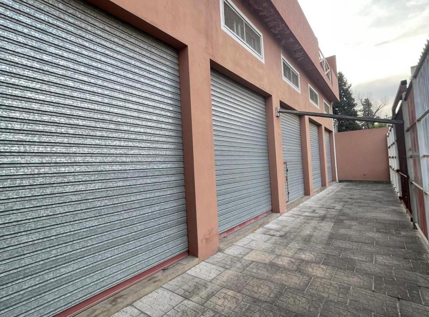 Foto de GALPÓN/ LOCALES + DPTO EN VENTA | ITUZAINGÓ, imagen 4