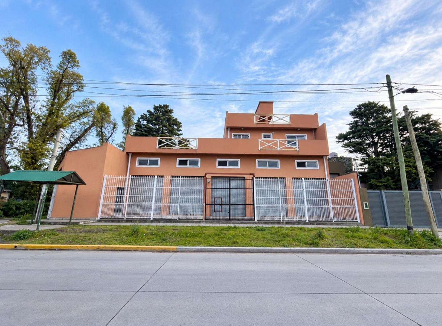 Foto de GALPÓN/ LOCALES + DPTO EN VENTA | ITUZAINGÓ, imagen 3