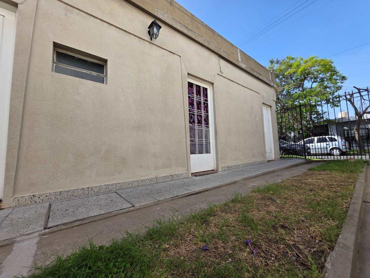 Foto de PH tipo Casa 3 Abientes Patio y Cochera en Morón, imagen 2