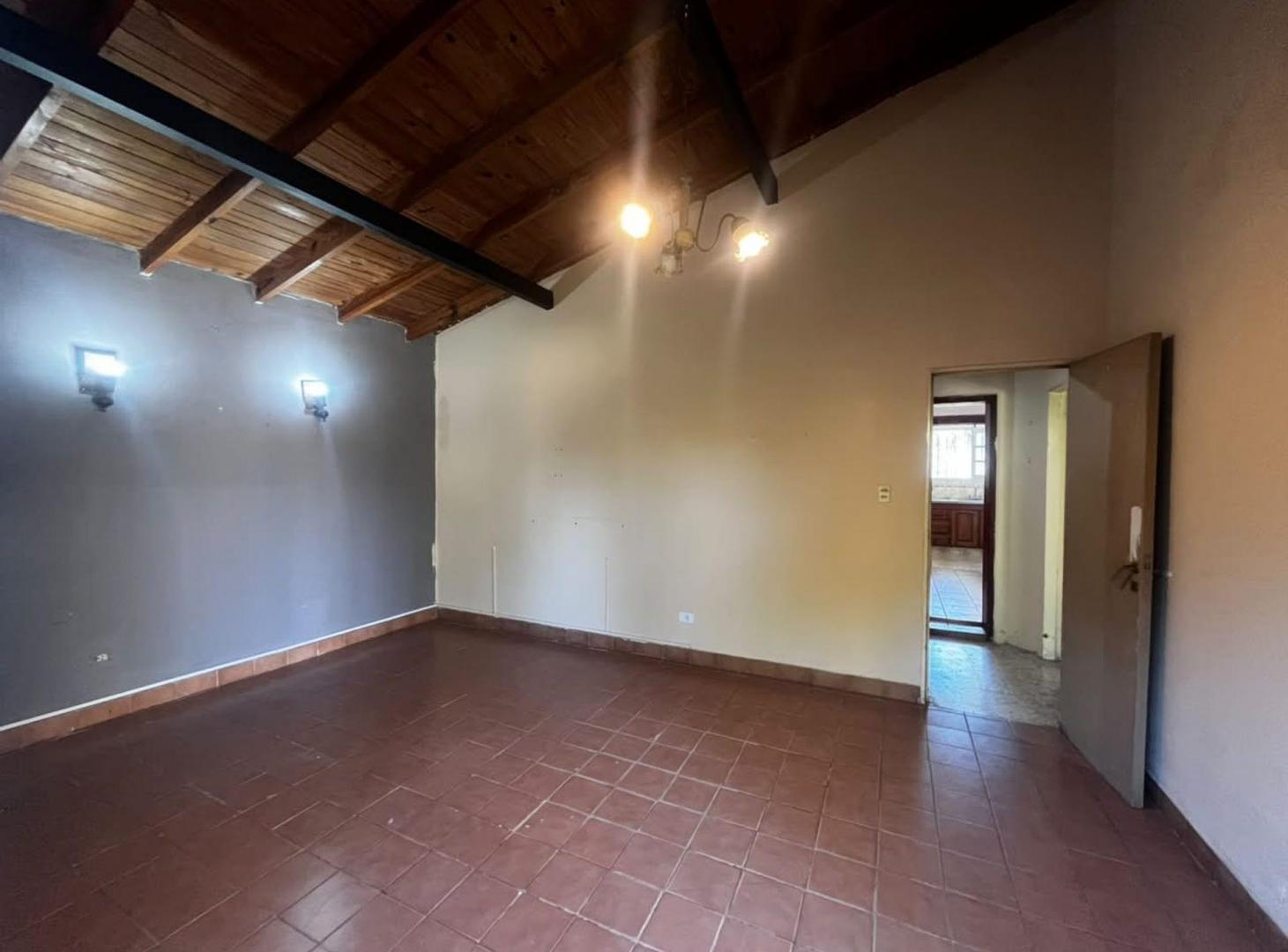 Foto de Venta CASA 400MTS CON PILETA. MORENO., imagen 2