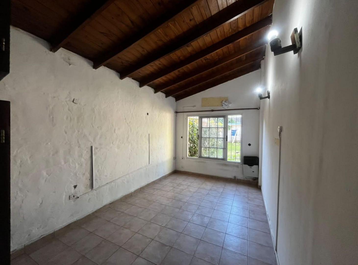 Foto de Venta CASA 400MTS CON PILETA. MORENO., imagen 4