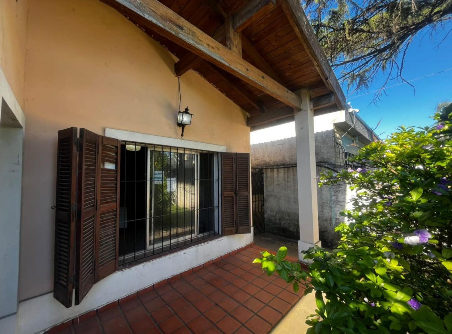 Foto de Venta CASA 400MTS CON PILETA. MORENO., imagen 1