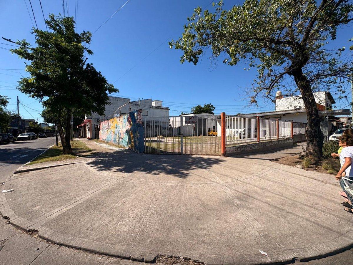 Foto de EXCELENTE LOTE COMERCIAL EN ESQUINA CALLE VILLEGAS, imagen 1