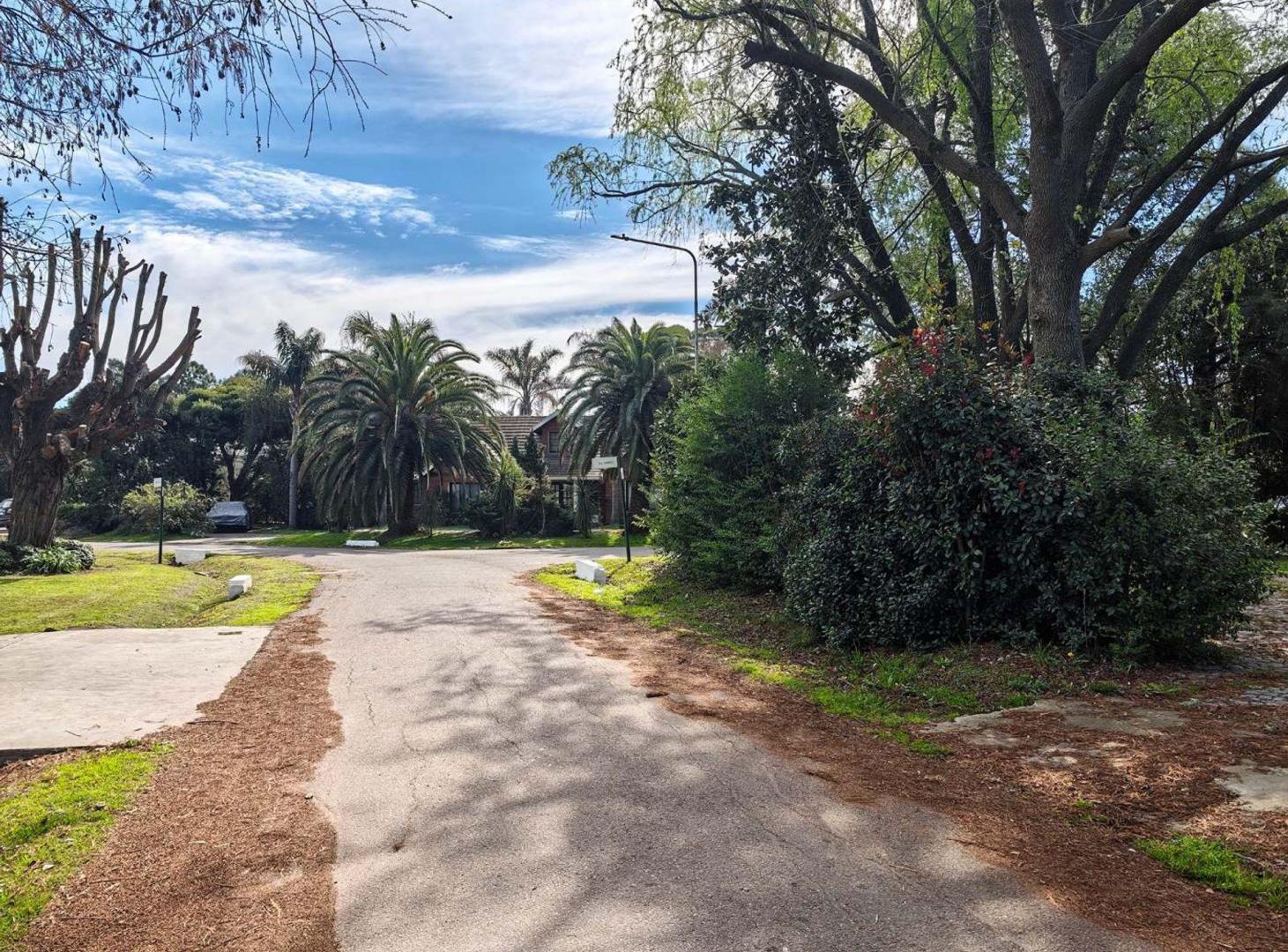 Foto de CASA-CLUB EL OMBÚ–GRAN PARQUE-DOBLE LOTE-PILETA, imagen 2