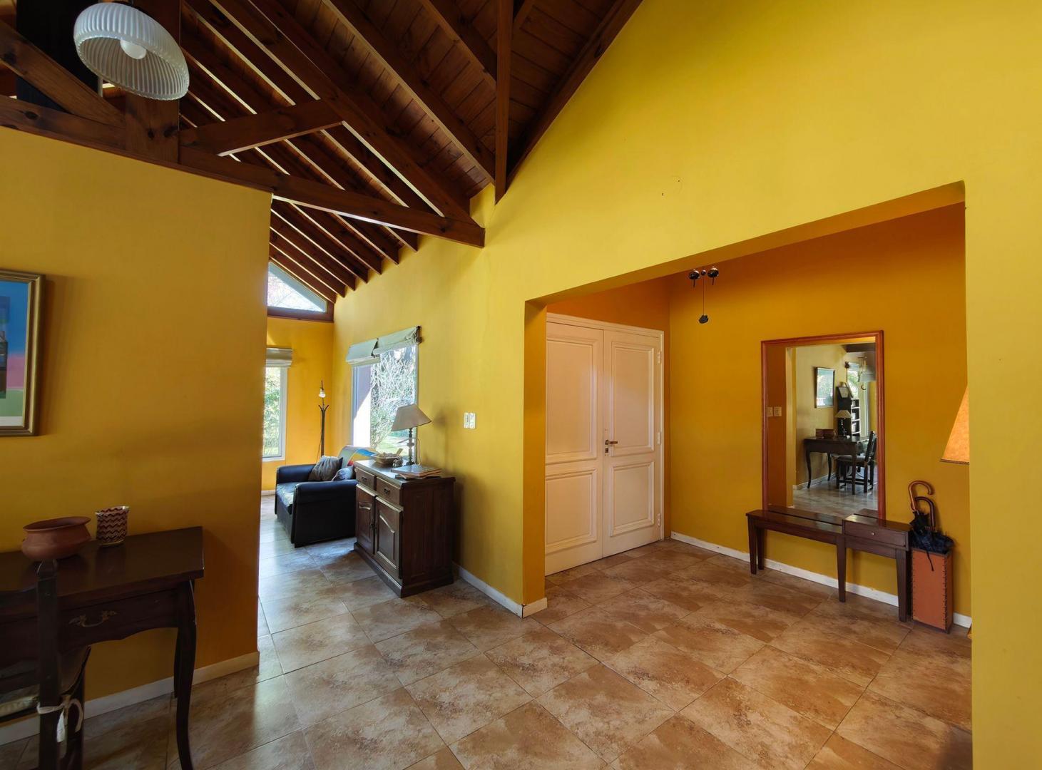 Foto de CASA-CLUB EL OMBÚ–GRAN PARQUE-DOBLE LOTE-PILETA, imagen 3