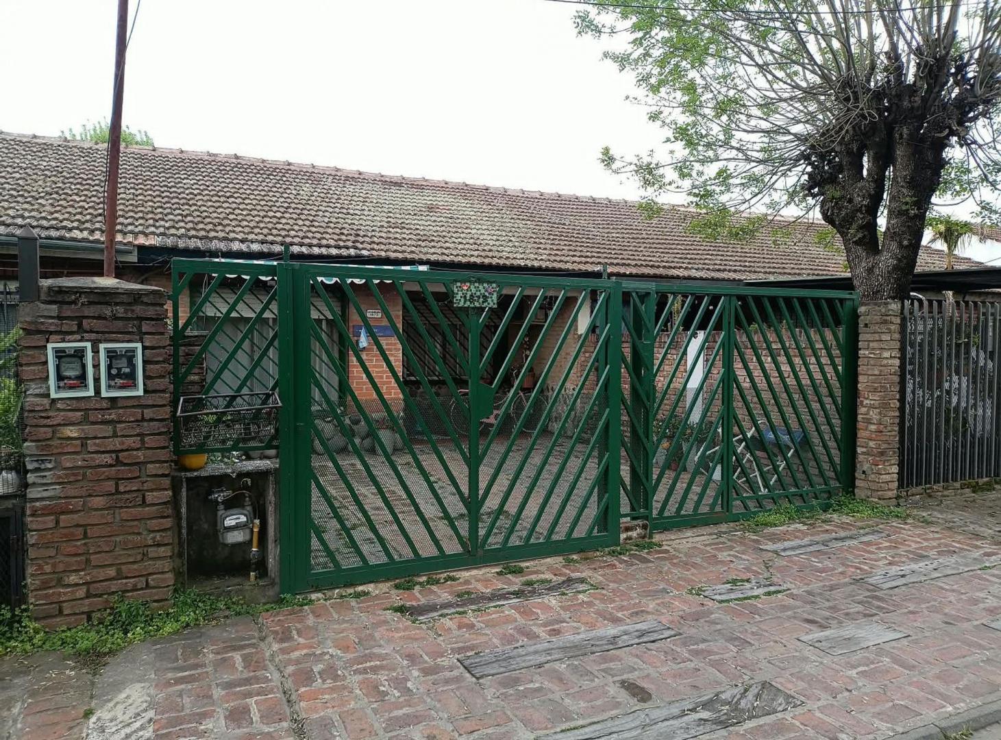 Foto de VENTA CASA 4 AMB EN LOS TRONCOS HURLINGHAM AP CRED, imagen 1