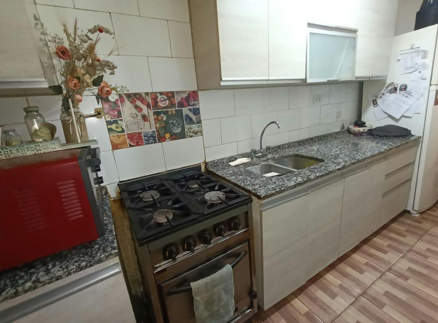 Foto de VENTA CASA 4 AMB EN LOS TRONCOS HURLINGHAM AP CRED, imagen 4