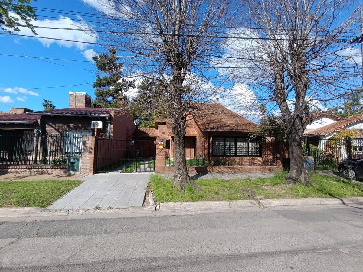 Foto de VENTA CASA 4 AMB QUIRNO HURLINGHAM FINANCIA 50%, imagen 1