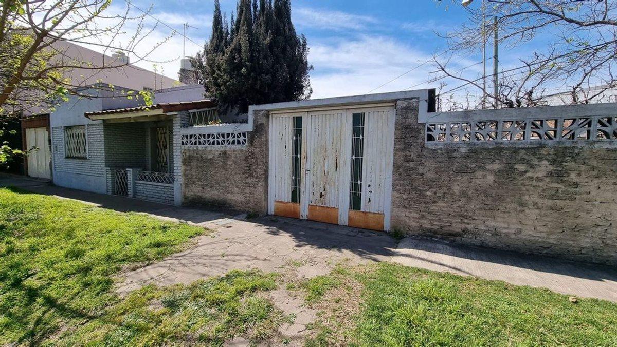 Foto de CASA 4 AMB LOTE PROPIO 2 COCHERAS A REFACCIONAR, imagen 3
