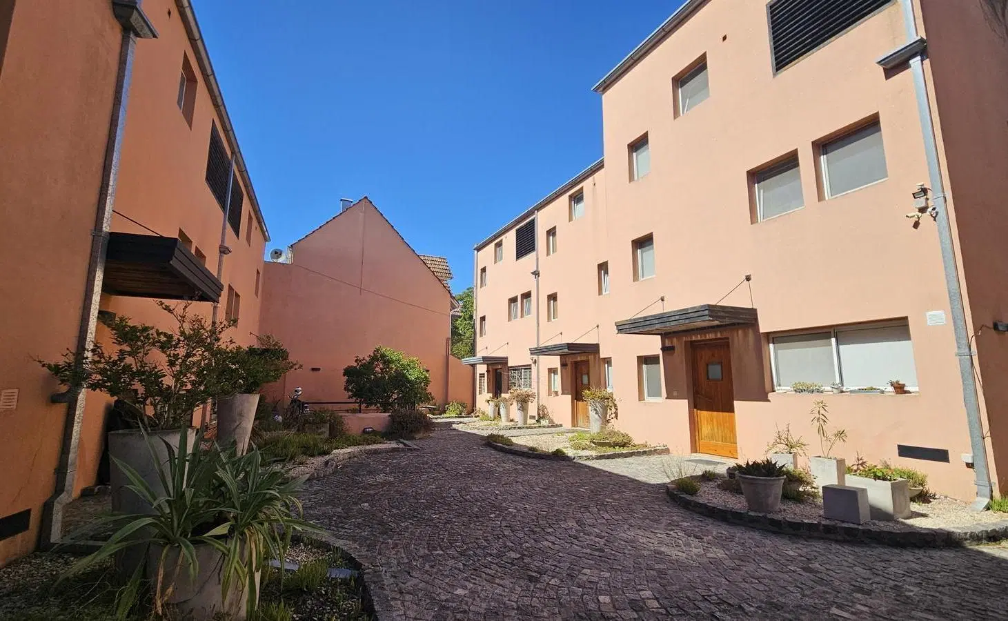 Espectacular triplex en condominio cerrado. 1