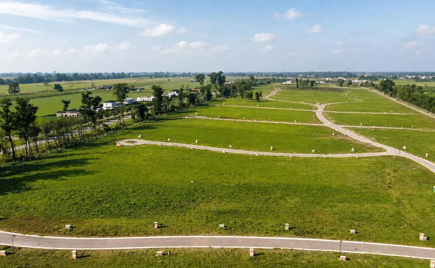 Espectacular terreno de 800 m2 sobre arroyo 8