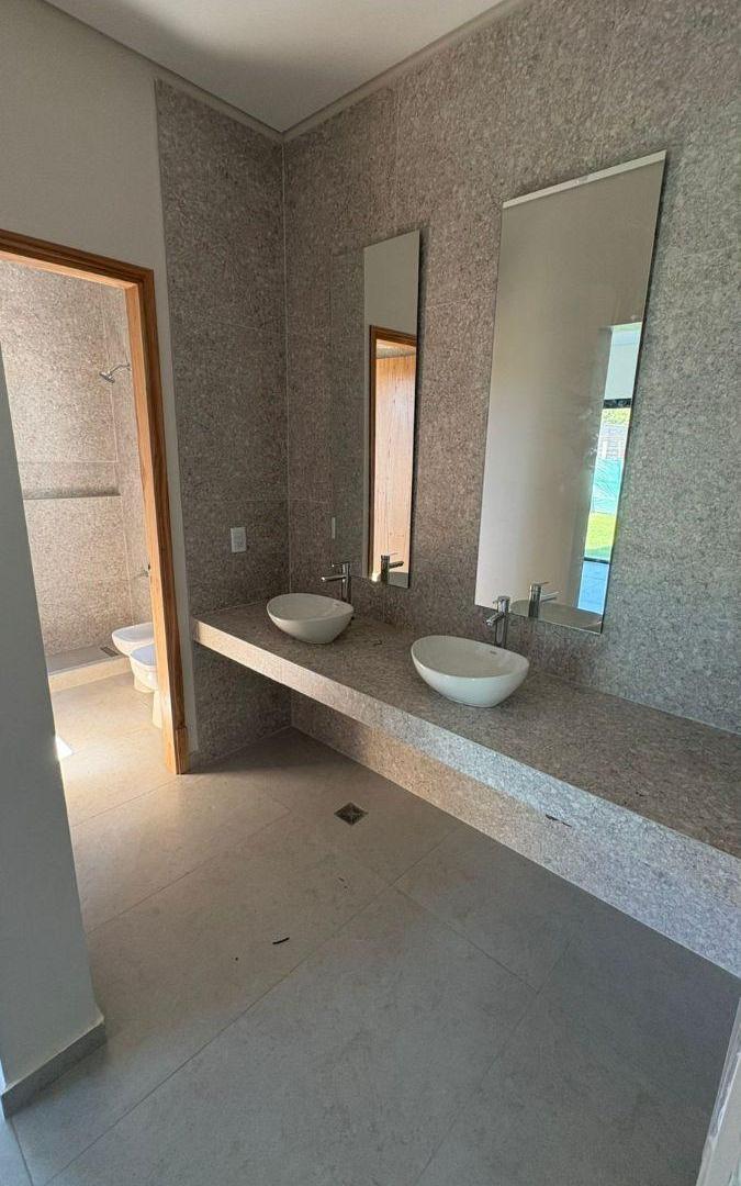 CASA A ESTRENAR EN VENTA- 2 HAB+ 3 BAÑOS -B° LAR VIEYTES 2-MZA