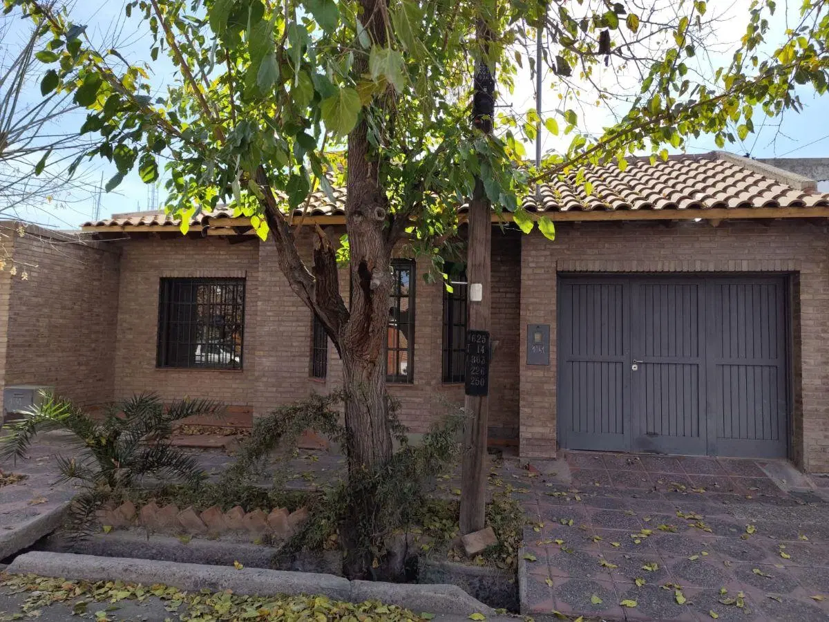 Casa en venta APTA CREDITO en Guaymallén, Dorrego. 3