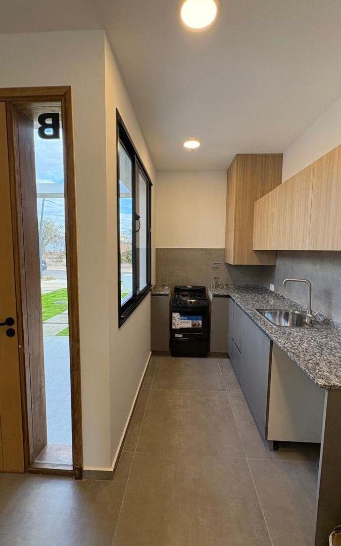 Foto de ALQUILER CASA B° PRIVADO TERRA MALVA 2HAB. + 1 BAÑO + COCHERA + PATIO, imagen 4
