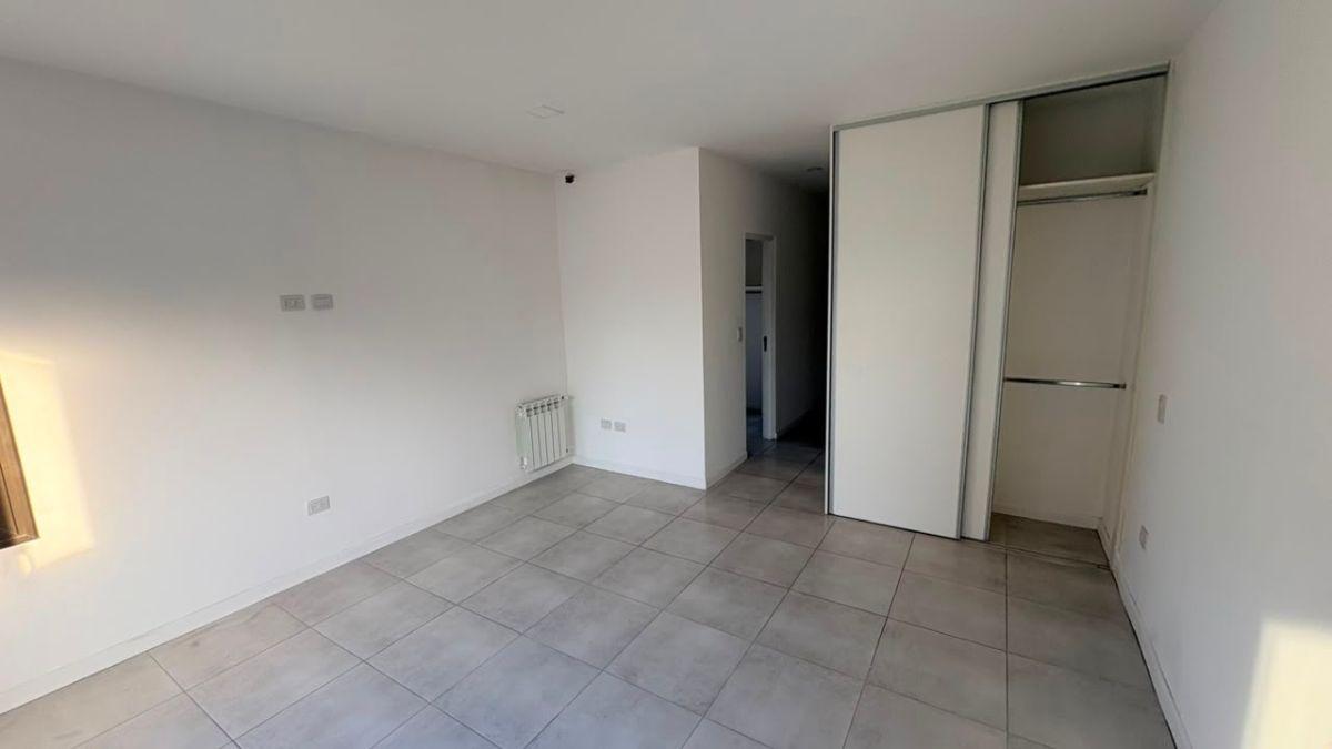 Foto de CASA EN ALQUILER - LAR DE VIEYTES 2 - 3 HAB + 3 BAÑOS- MAIPU, imagen 2
