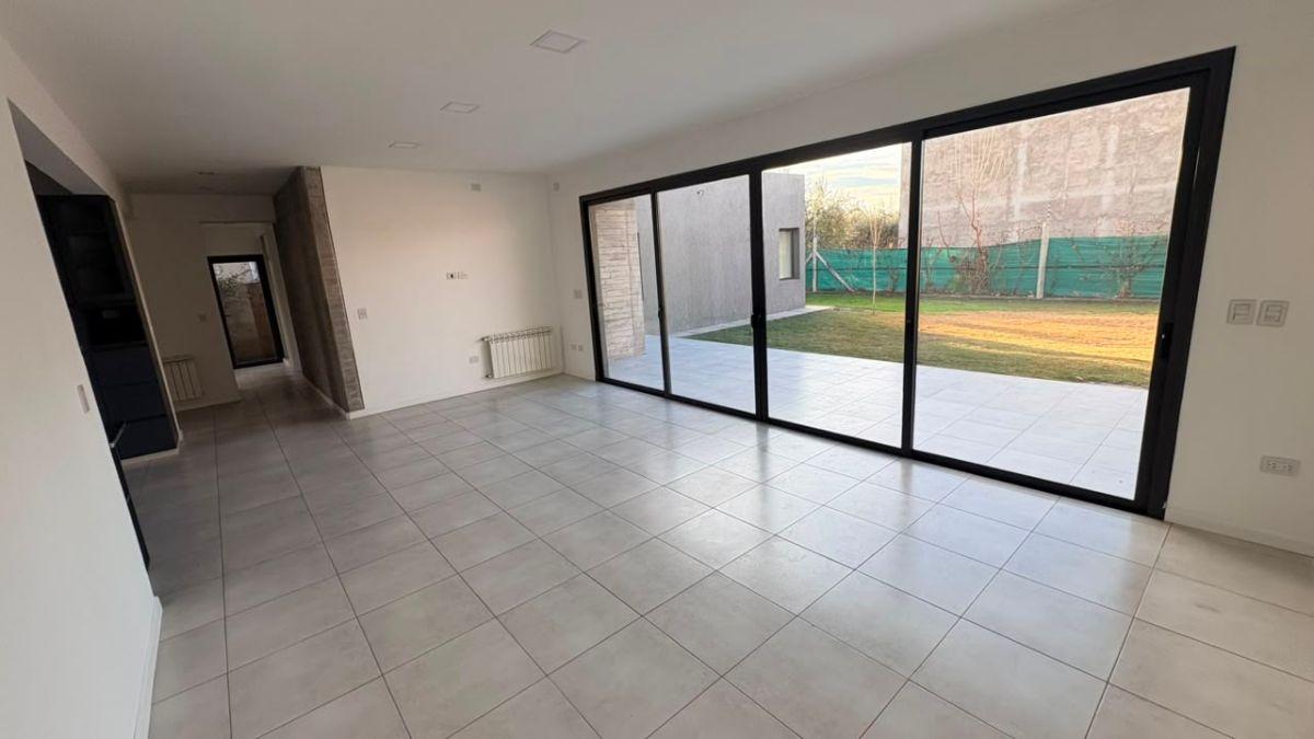 Foto de CASA EN ALQUILER - LAR DE VIEYTES 2 - 3 HAB + 3 BAÑOS- MAIPU, imagen 5