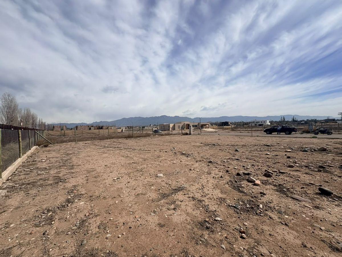 Foto de LOTE EN TERRAZAS PARK VISTALBA- INCREIBLES VISTAS - 549 MTS - LUJAN, imagen 4