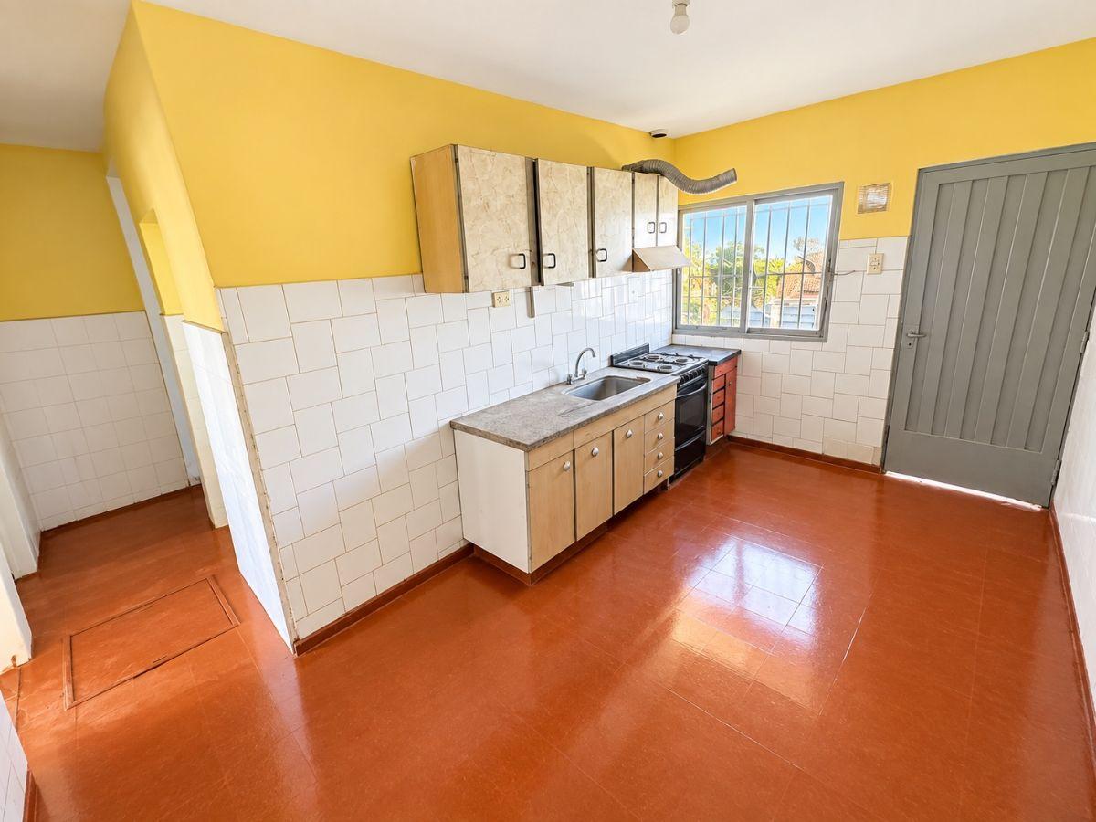 Foto de CASA EN VENTA 2HAB + 1 BAÑO + COCHERA VILLA HIPODROMO GODOY CRUZ, imagen 3