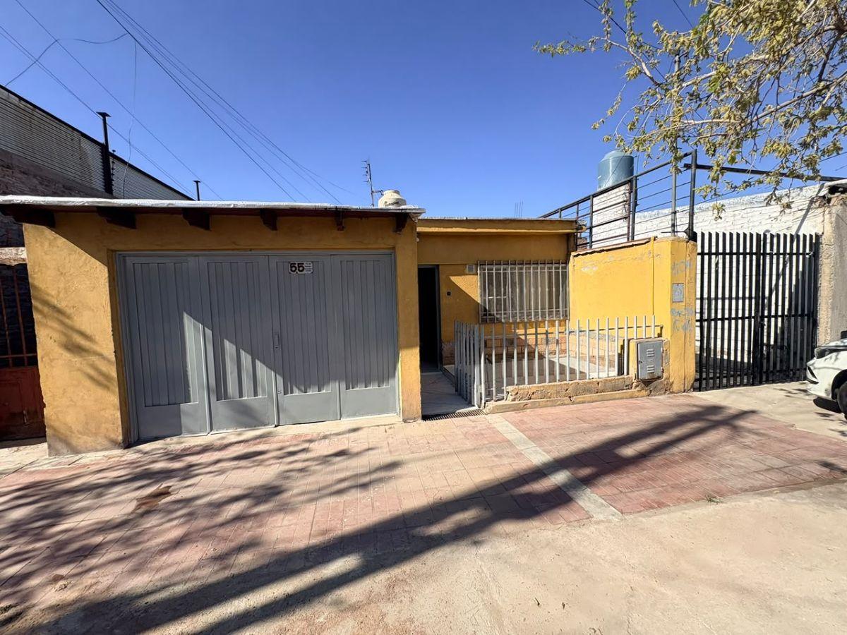 Foto de CASA EN VENTA 2HAB + 1 BAÑO + COCHERA VILLA HIPODROMO GODOY CRUZ, imagen 1