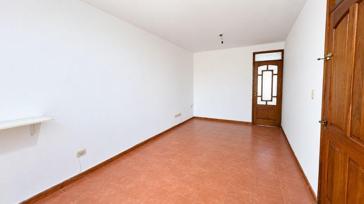 Foto de CASA TIPO DUPLEX | 5 HAB +2 BAÑOS+ COCHERA + PATIO | LAS CAÑAS, imagen 3