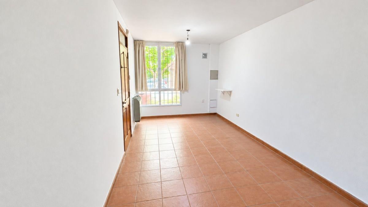 Foto de CASA TIPO DUPLEX | 5 HAB +2 BAÑOS+ COCHERA + PATIO | LAS CAÑAS, imagen 2