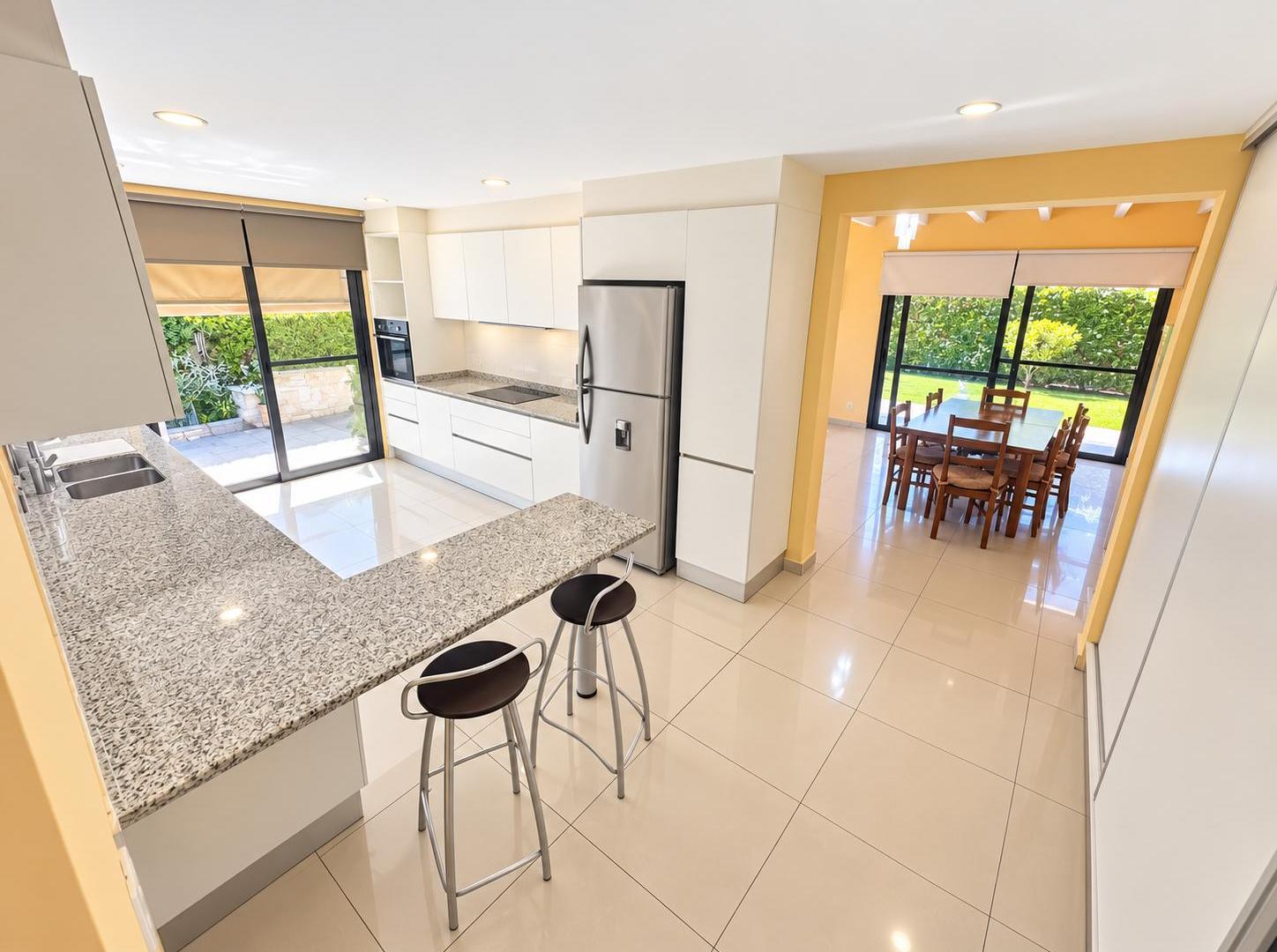 Foto de CASA APTA CREDITO EN VENTA- 3 HAB+3BAÑOS+COCHERA DOBLE+ B° PRIMATERRA, imagen 3