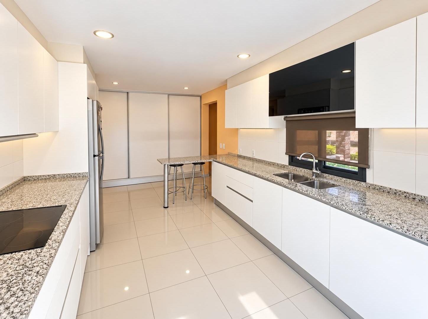 Foto de CASA APTA CREDITO EN VENTA- 3 HAB+3BAÑOS+COCHERA DOBLE+ B° PRIMATERRA, imagen 4