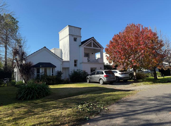 Venta casa 4 dormitorios en Pilar, Mayling CC