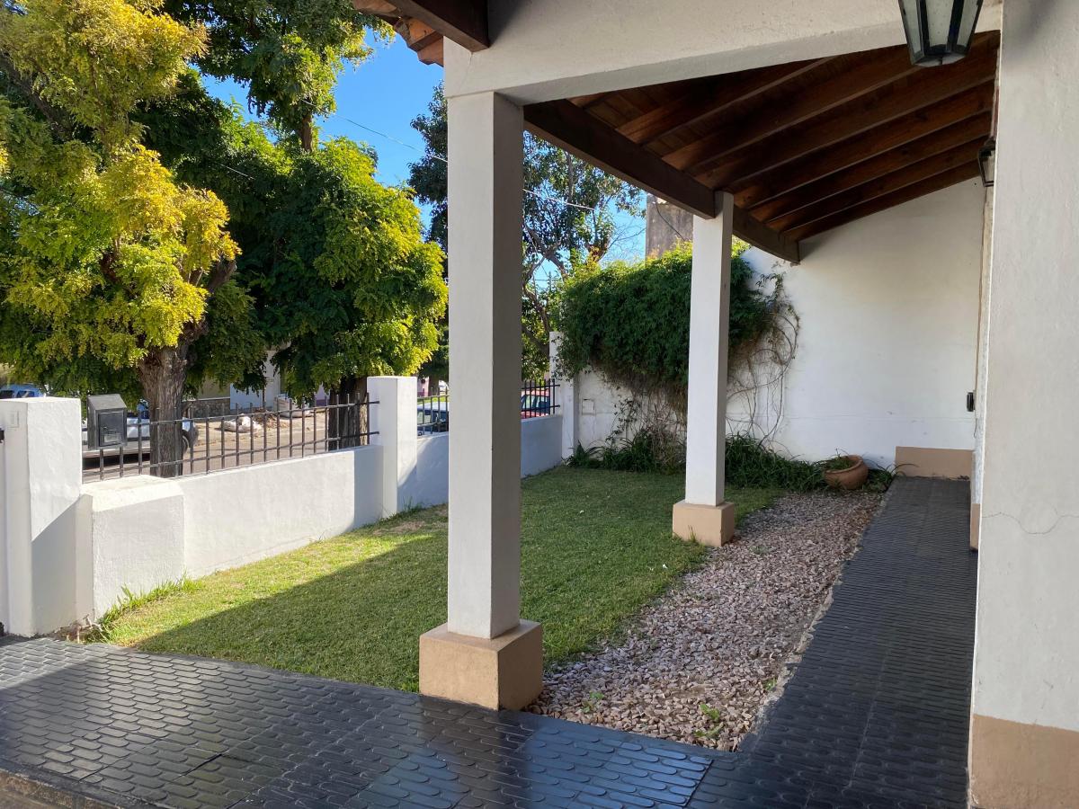 Hermosa Casa de 3 Dorm. en Venta 2