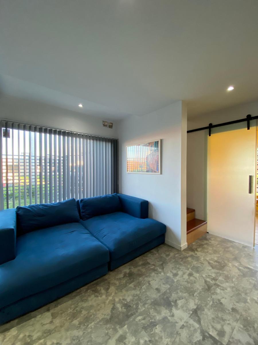 Moderna y Funcional Casa de 3 Dorm. 4