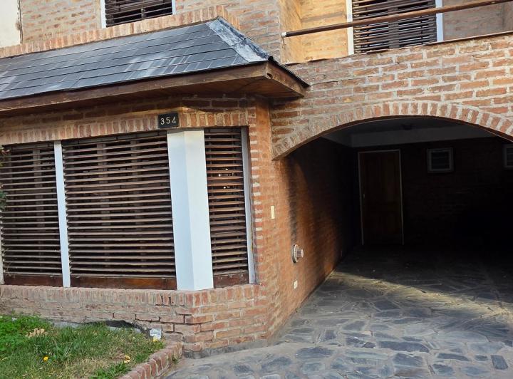 ALQUILER DE TRIPLEX EN PLENO CENTRO DE NEUQUEN CAP.!! 2