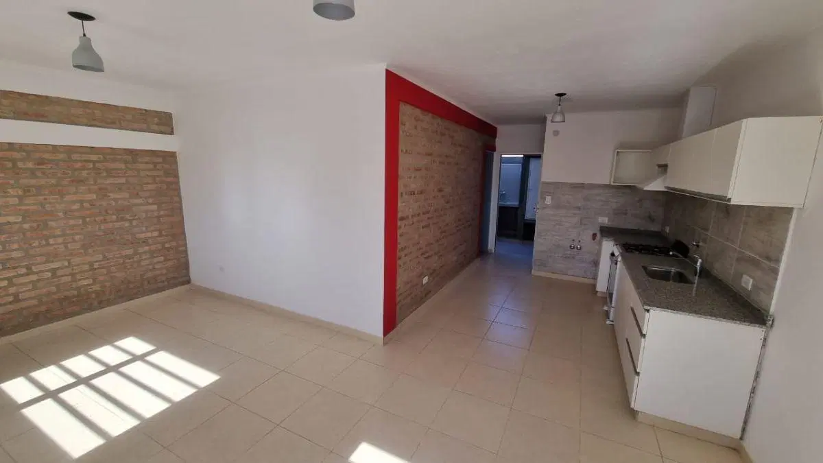 Dpto. con parrilla y patio - Plottier 2