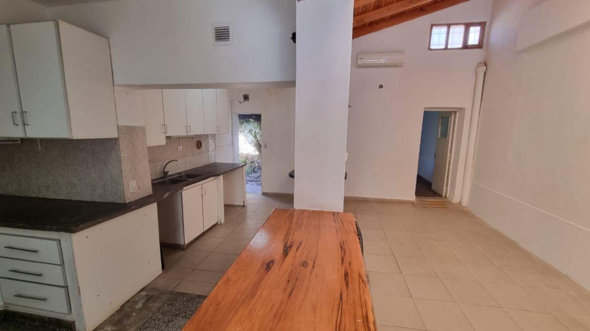 Foto de Casa 4 dorm. - cochera doble - Altos de Nqn, imagen 4